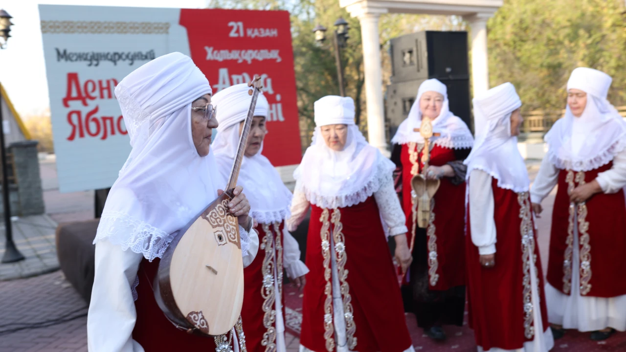 INTERNATIONAL APPLE DAY AT «ALMATY RESORT» 