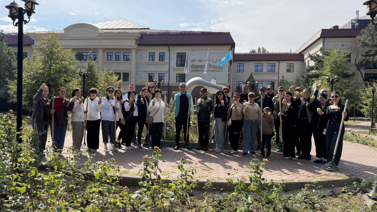 Almaty Resort қызметкерлері күзгі сенбілікке шықты 