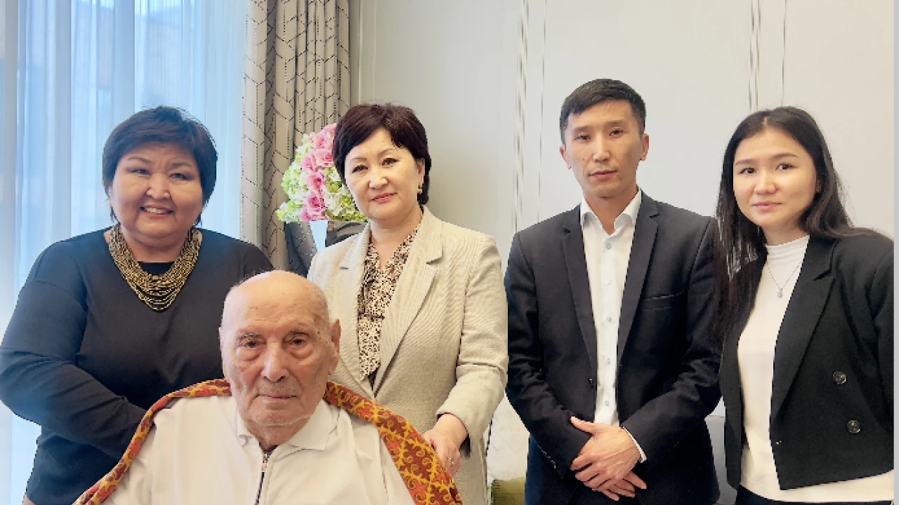 СОТРУДНИКИ «ALMATY RESORT» ПРОВЕДАЛИ ВЕТЕРАНОВ ВОЙНЫ 